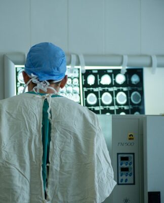 Rentgen kręgosłupa — niezawodna diagnostyka dowolnego odcinka i pomoc w przypadku urazu uraz kręgosłupa