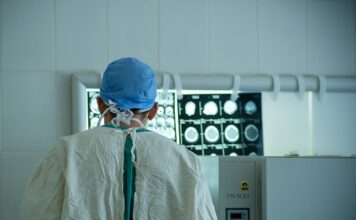 Rentgen kręgosłupa — niezawodna diagnostyka dowolnego odcinka i pomoc w przypadku urazu uraz kręgosłupa